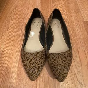 Mix No. 6, brown/black spotted flats, size 6